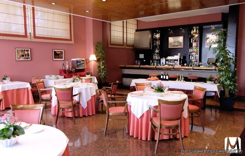 La Moraleja Otel Alcobendas Restoran fotoğraf